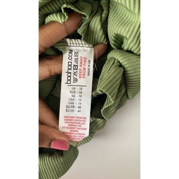 Boohoo NWT Green Fall Chic Off the Shoulder Long Sleeve Ribbed Crop Top - Picture 8 of 9